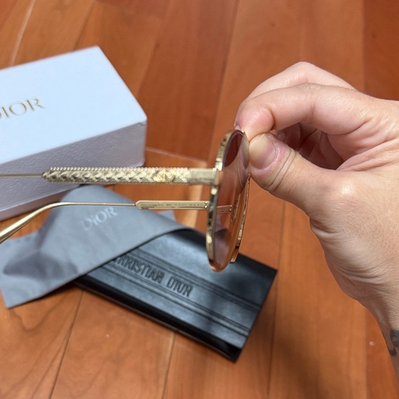 Dior Women's Sunglasses with Gold Frame and light brown Lenses - Picture 3 of 10
